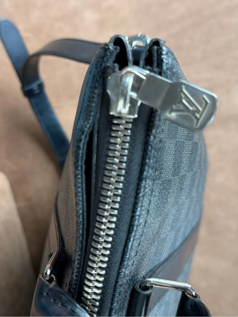 Louis Vuitton Men's Damier Graphite Anton Tote Detachable leather strap